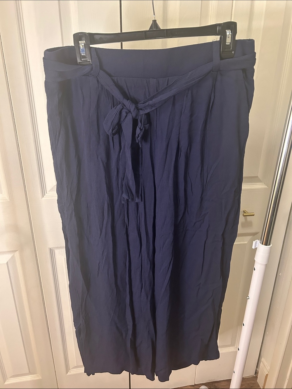 NWT. Torrid Navy Gauze Tie Front Culotte SZ 0